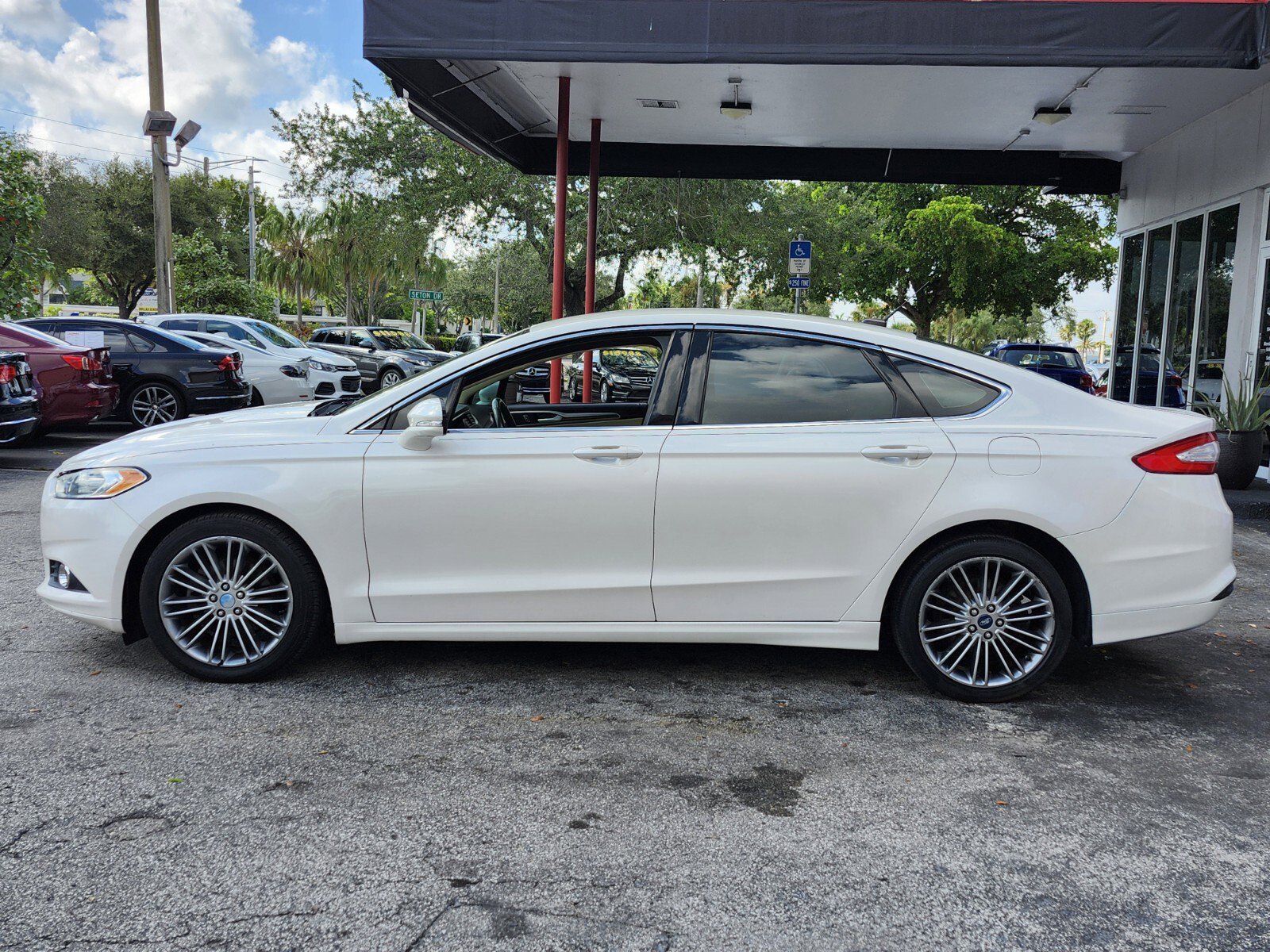 Used 2013 Ford Fusion SE image 2