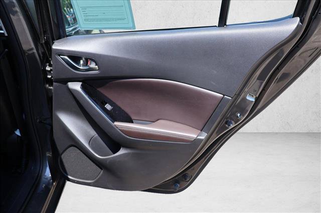 Used 2018 MAZDA MAZDA3 Touring FWD image 26
