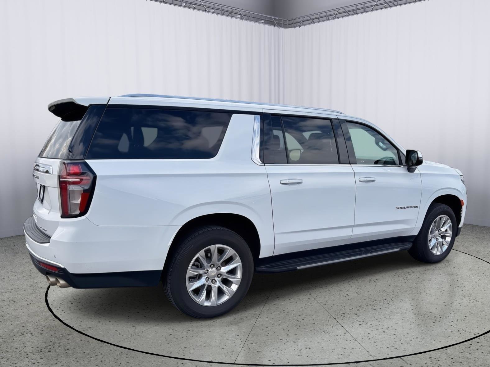 Used 2023 Chevrolet Suburban Premier image 6