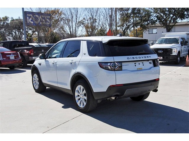 Used 2017 Land Rover Discovery Sport SE image 2