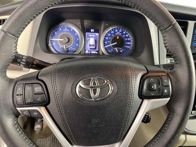 Used 2017 Toyota Sienna XLE w/ XLE Navigation Package AWD/4WD image 15