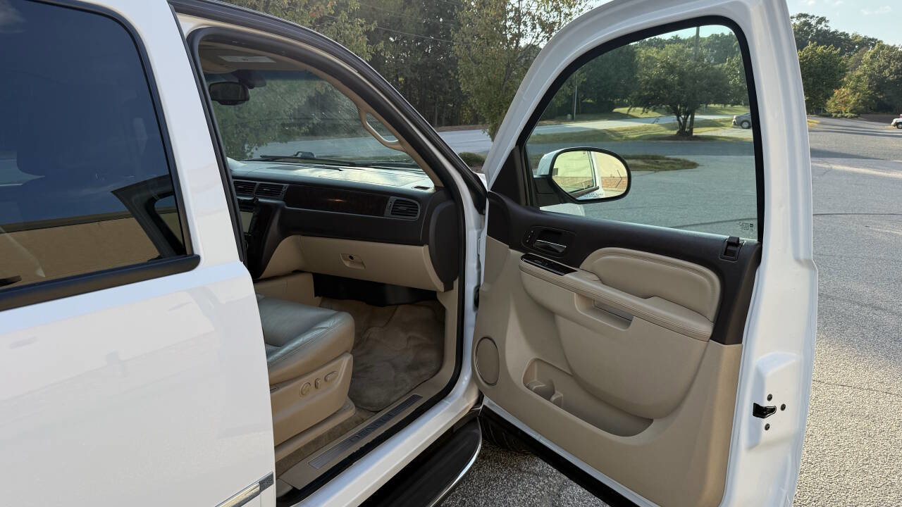 Used 2012 GMC Yukon XL Denali image 20