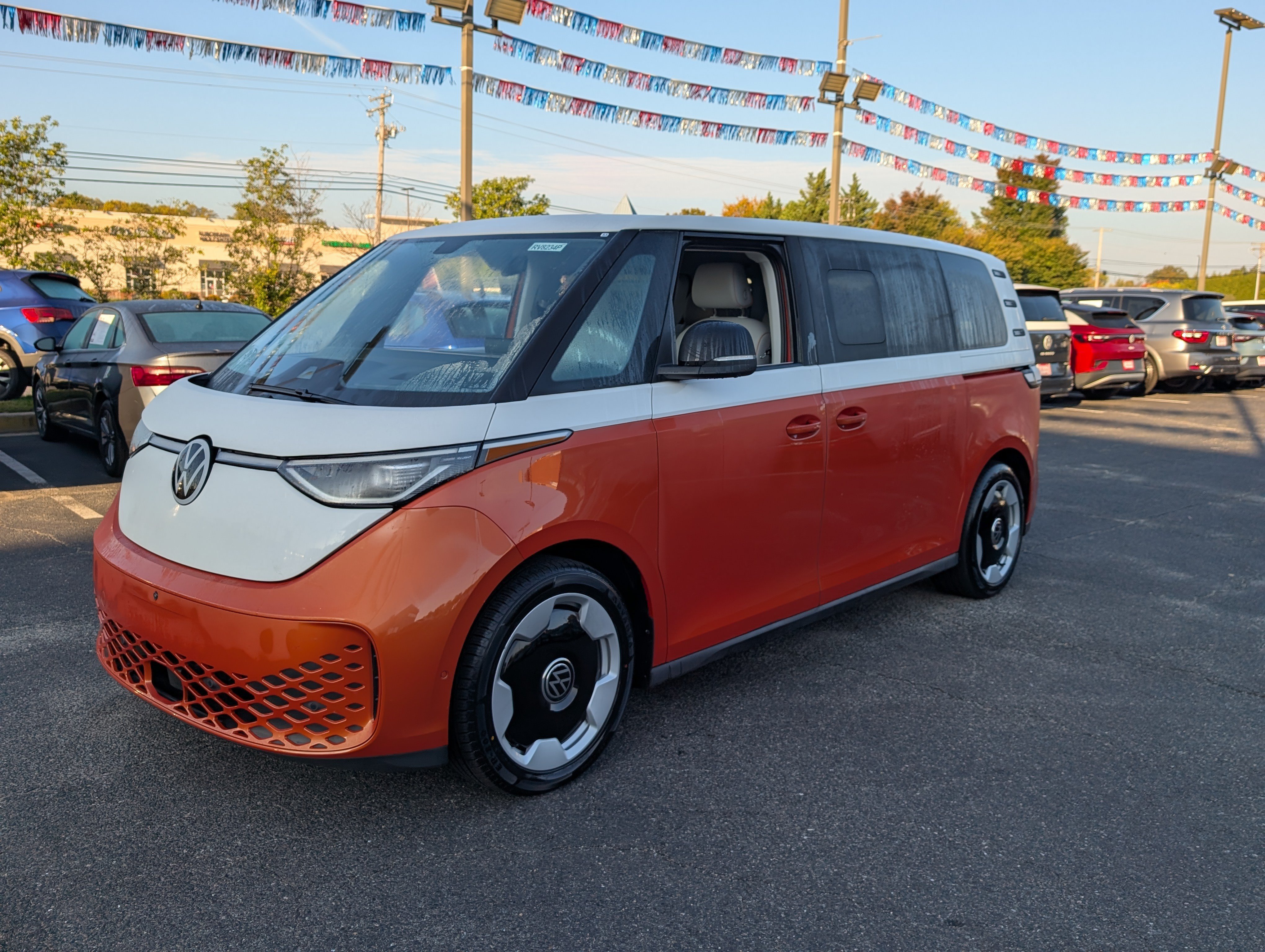 Used 2025 Volkswagen ID. Buzz Pro S Plus RWD image 7