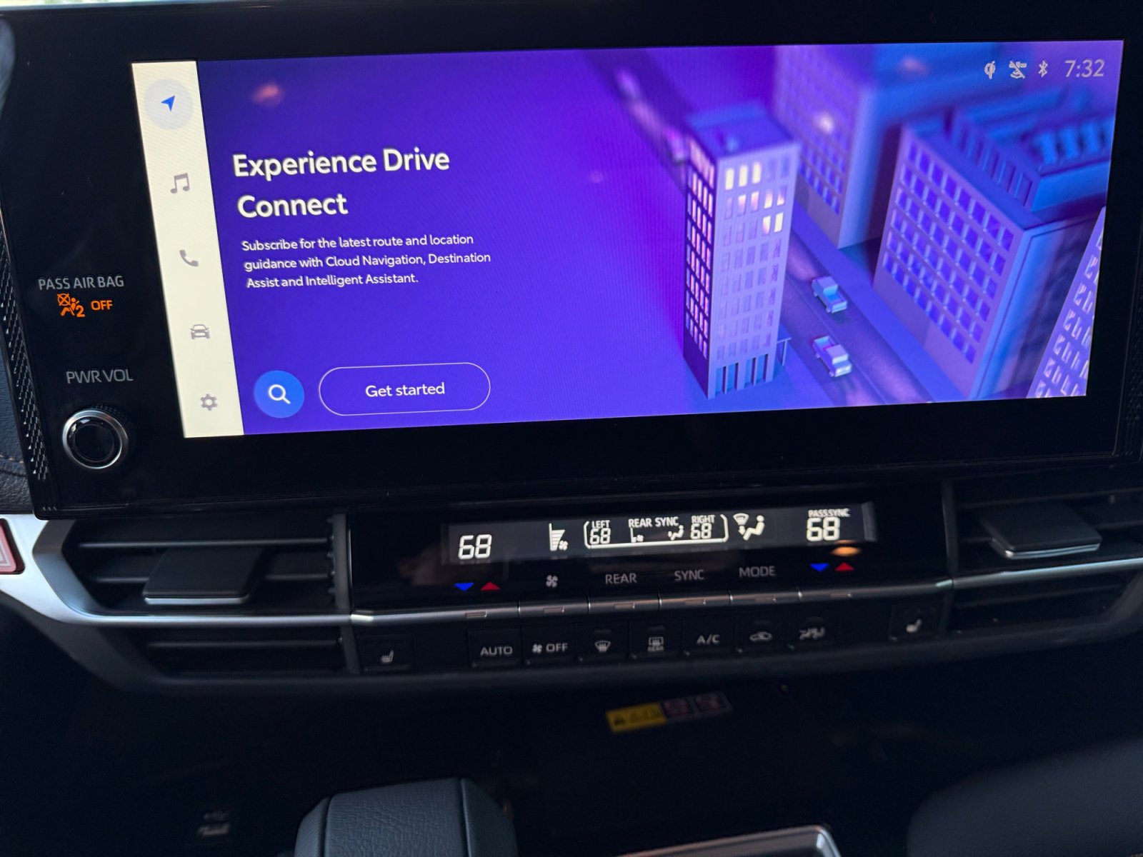 Used 2025 Toyota Sienna XLE Woodland Edition image 18