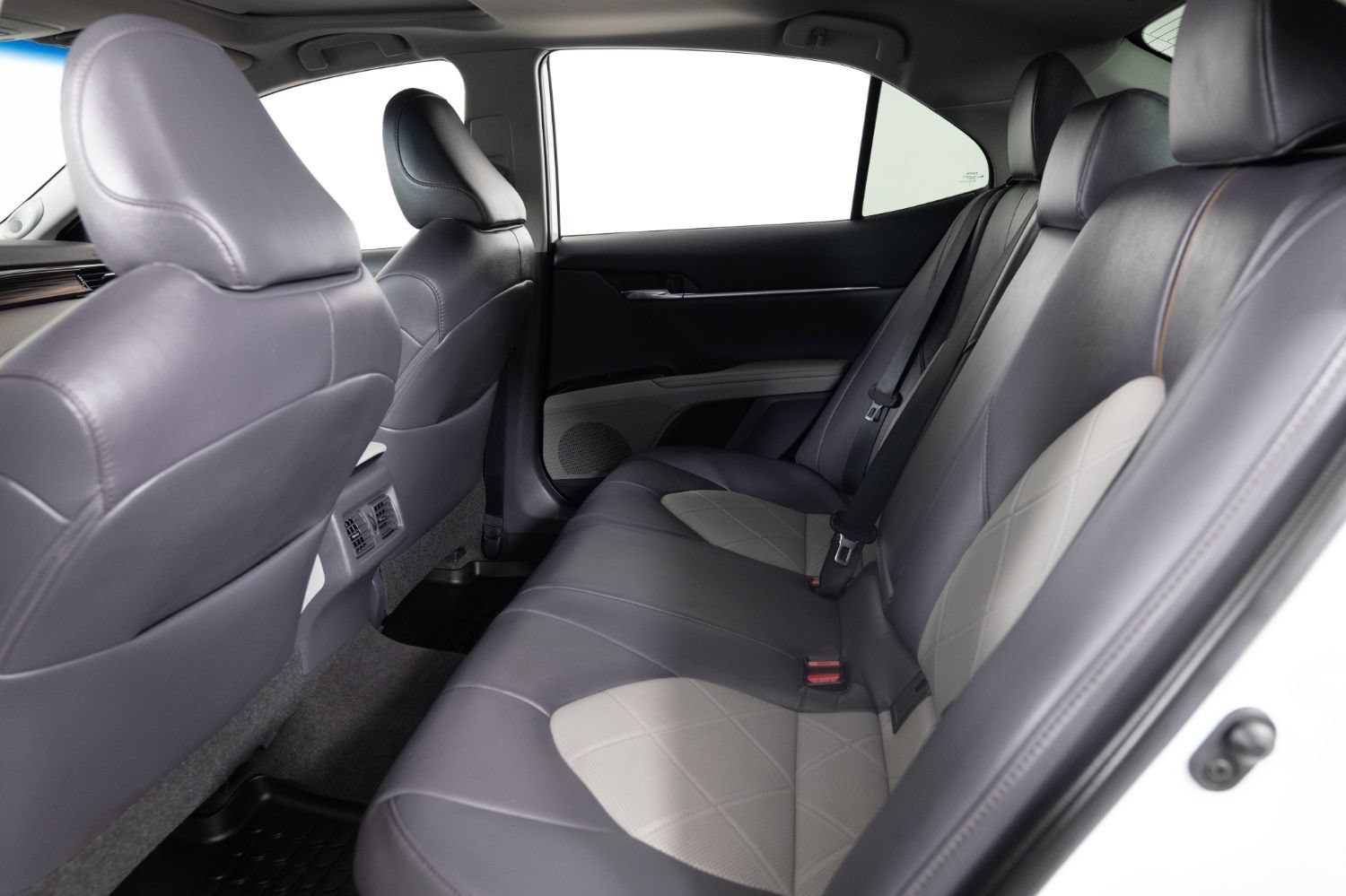 Used 2019 Toyota Camry XLE FWD image 18
