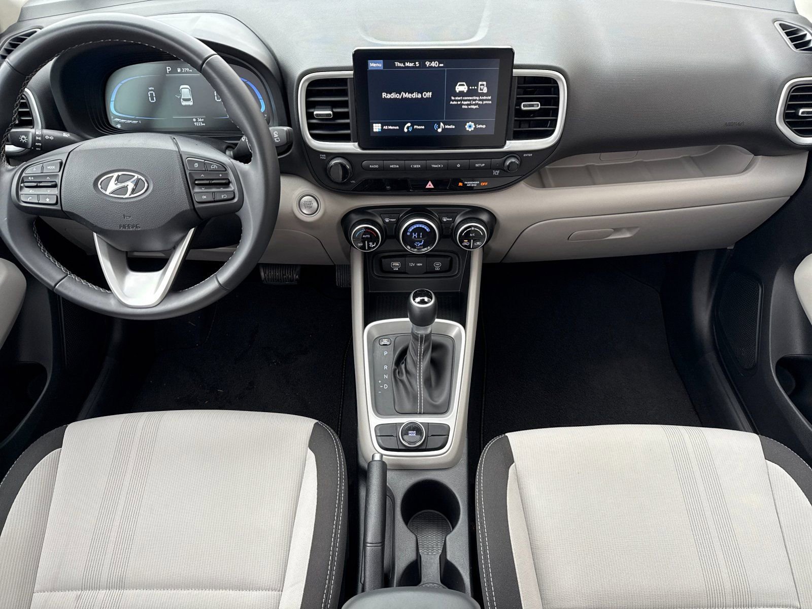 Certified 2024 Hyundai Venue SEL image 13