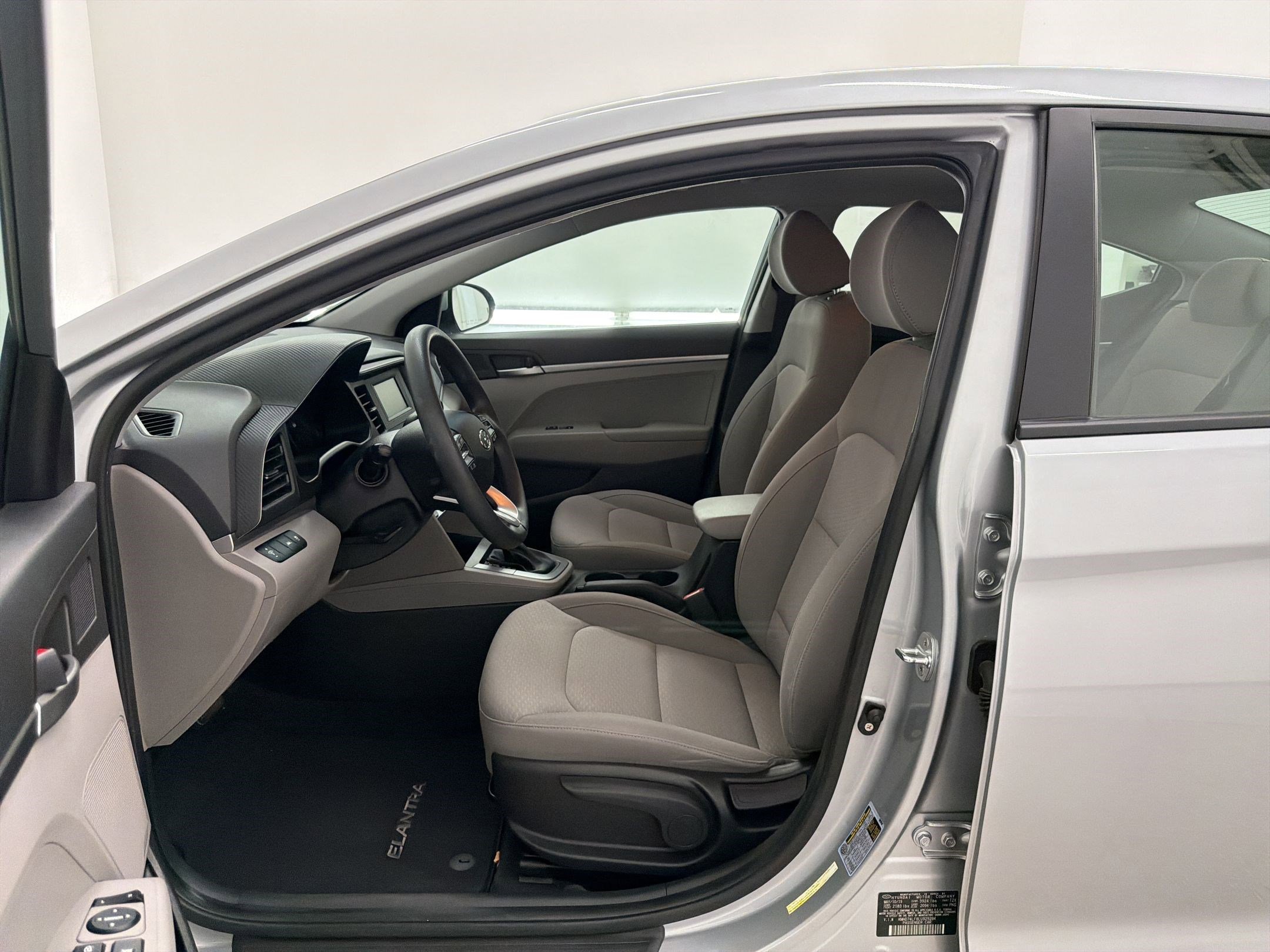 Used 2020 Hyundai Elantra SE w/ Cargo Package (C1) image 5