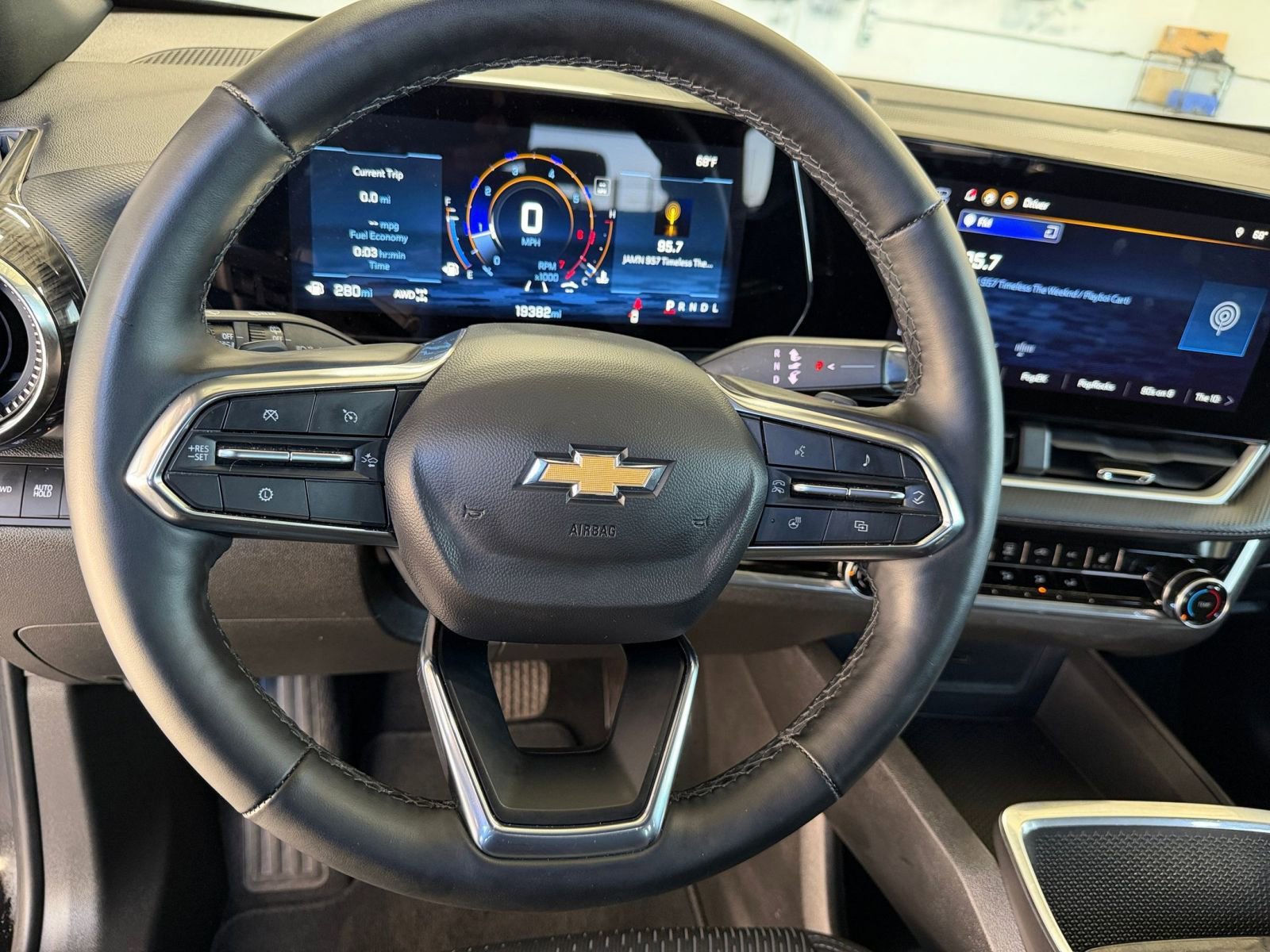 Used 2025 Chevrolet Equinox LT image 27