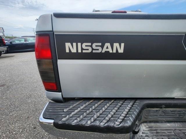 Used 2000 Nissan Frontier XE RWD image 16