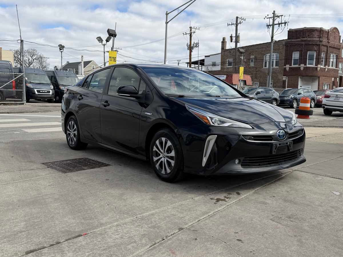 Used 2021 Toyota Prius XLE image 3