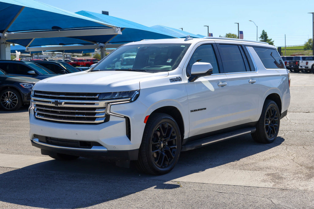 Used 2022 Chevrolet Suburban High Country w/ LPO, Illumination Package AWD/4WD image 6