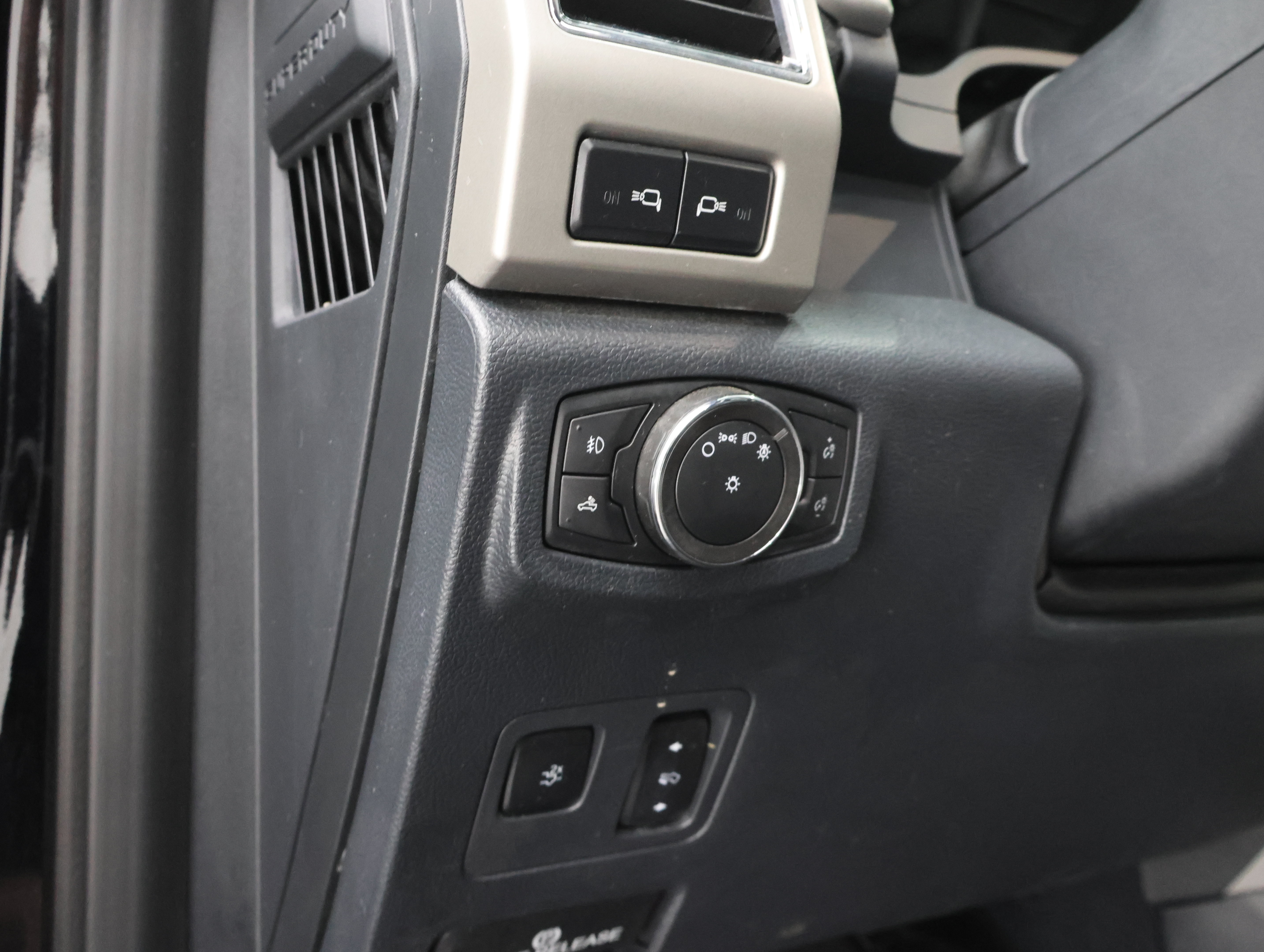 Used 2022 Ford F250 Lariat w/ Black Appearance Package AWD/4WD image 43