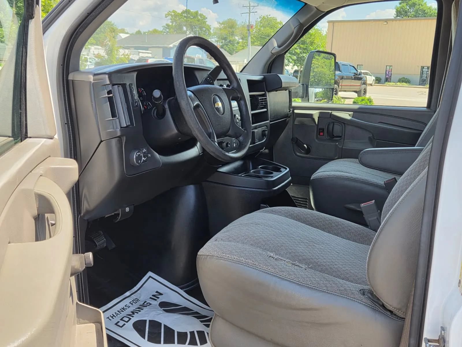 Used 2015 Chevrolet Express 3500 RWD image 14