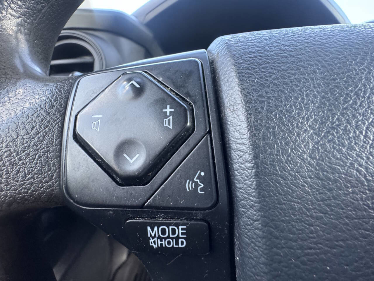 Used 2020 Toyota Tacoma SR image 36