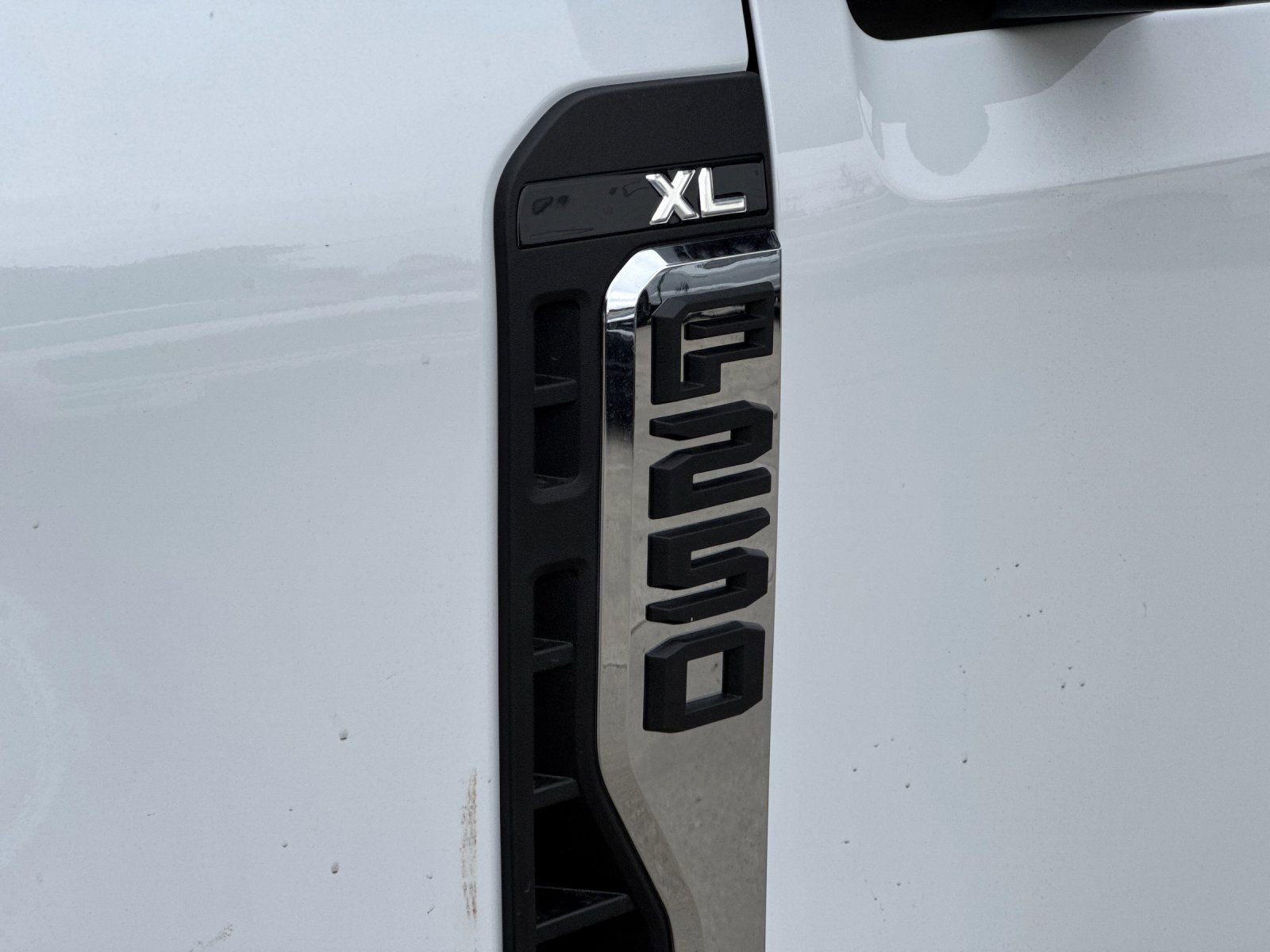 New 2026 Ford F250 XL w/ F-250 >10K GVWR Package image 28