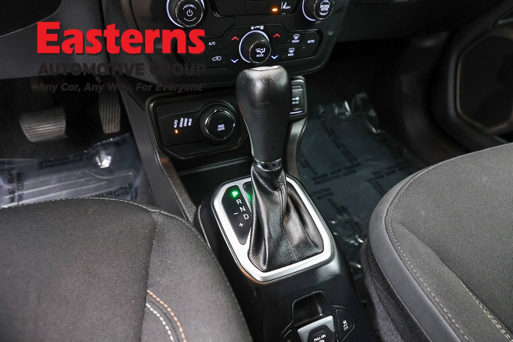 Used 2023 Jeep Renegade Latitude AWD/4WD image 13