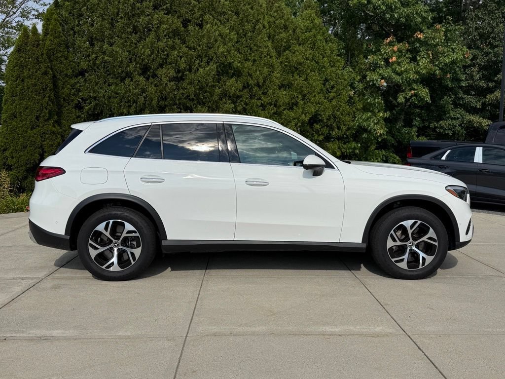 Used 2025 Mercedes-Benz GLC 350e 4MATIC image 7