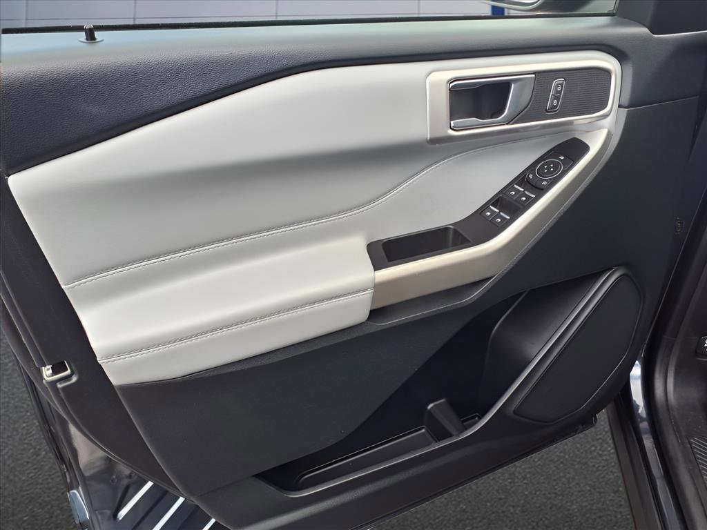 Used 2022 Ford Explorer XLT w/ Equipment Group 202A image 17