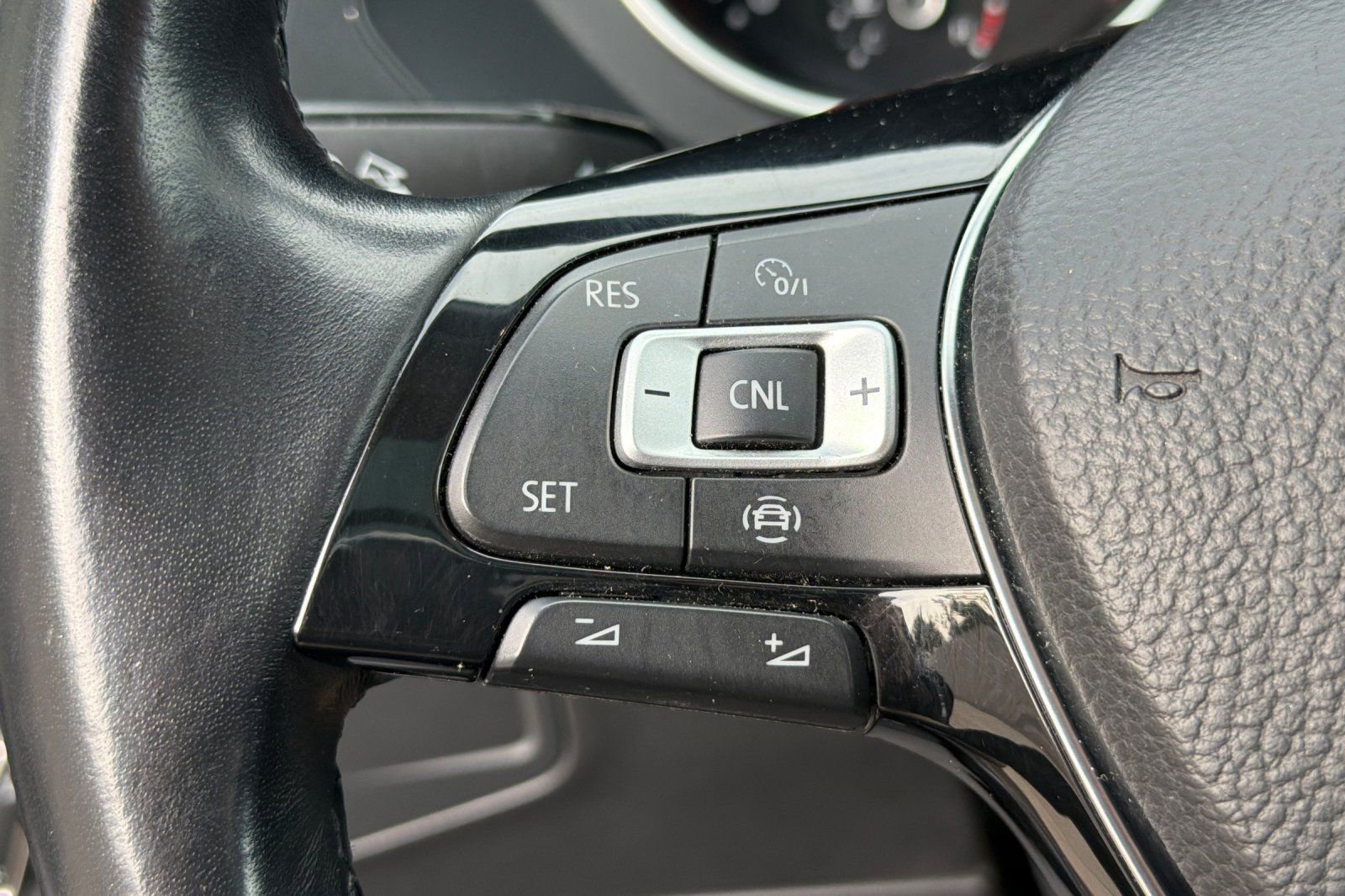 Used 2019 Volkswagen Tiguan SE w/ Panoramic Sunroof Package image 33