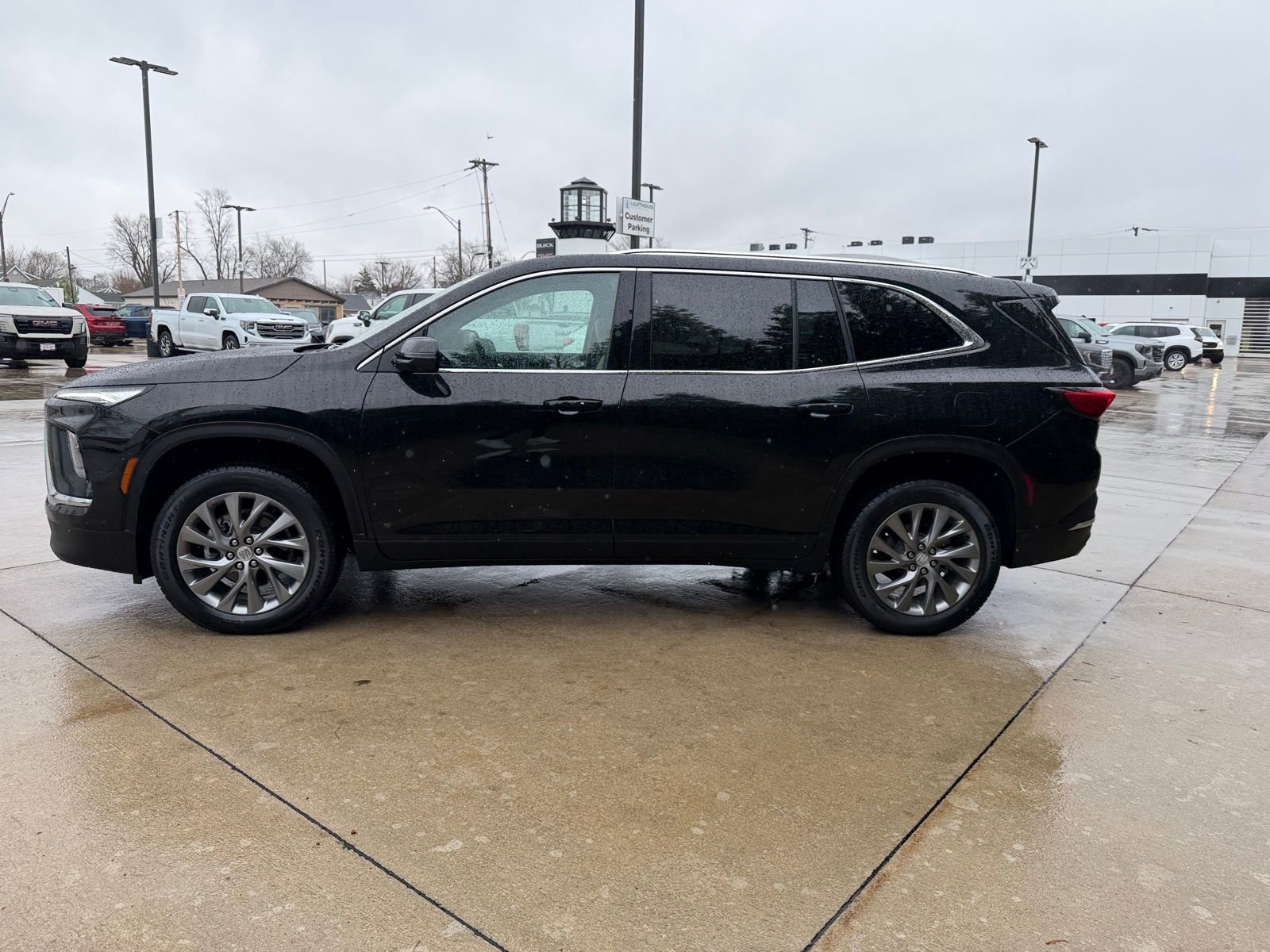 Used 2025 Buick Enclave Preferred w/ Power Package image 8