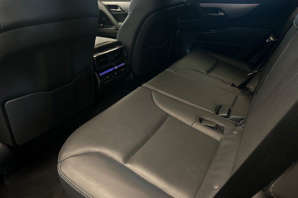 Used 2023 Lexus LX 600 F Sport AWD/4WD image 12