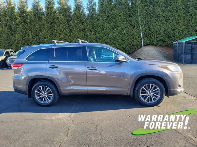 Used 2017 Toyota Highlander XLE image 8