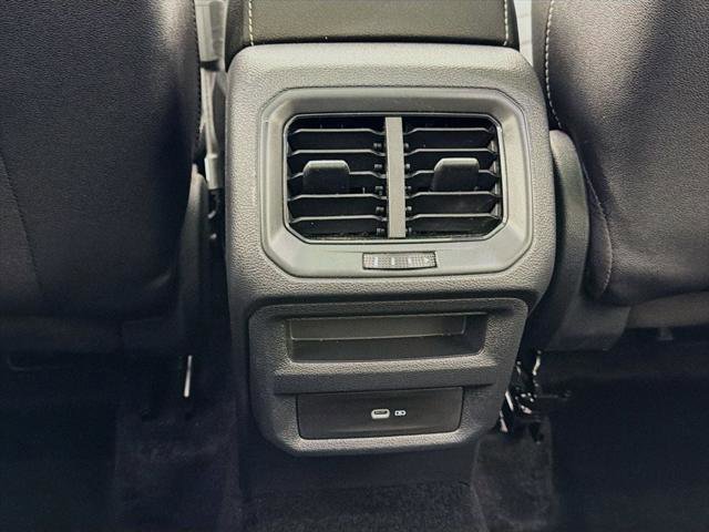 Used 2025 Volkswagen Taos SEL image 27