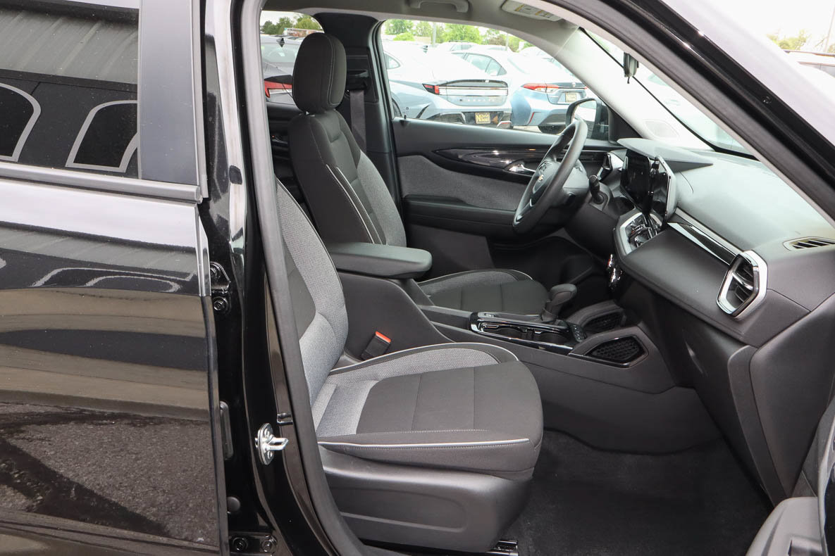 Used 2025 Chevrolet TrailBlazer LT AWD/4WD image 24