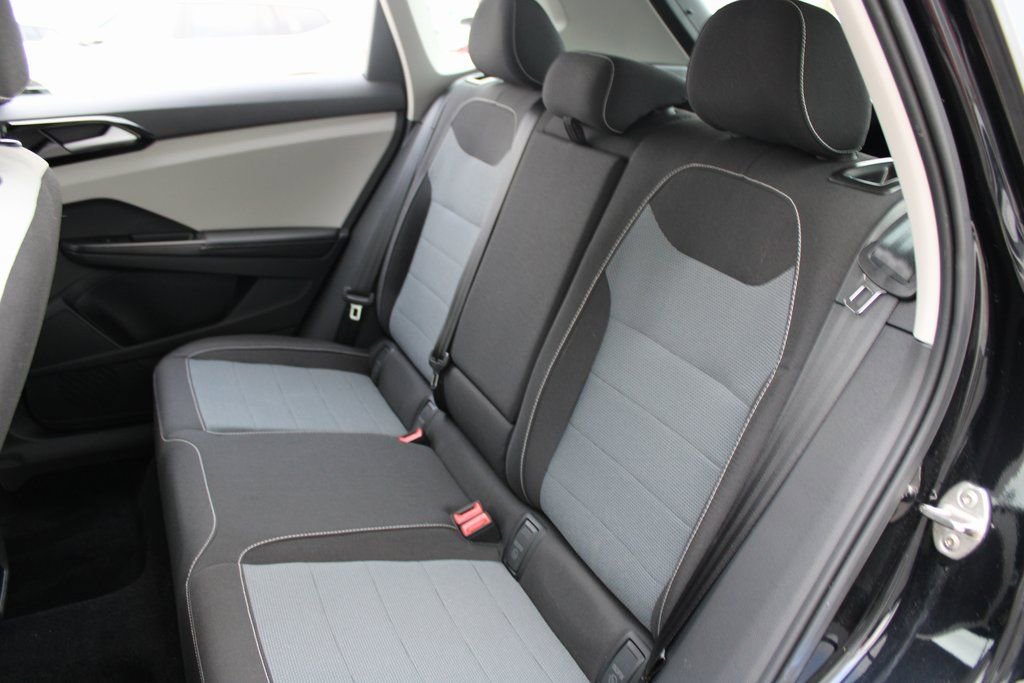 Certified 2025 Volkswagen Taos S image 21