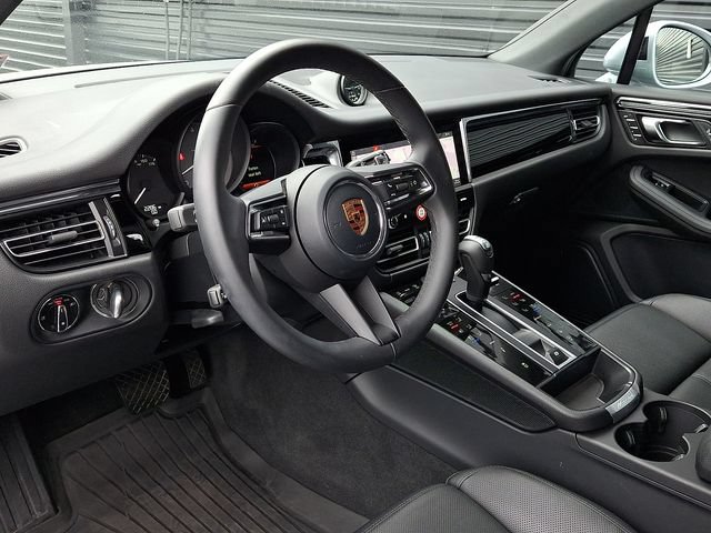 Certified 2026 Porsche Macan S AWD/4WD image 4