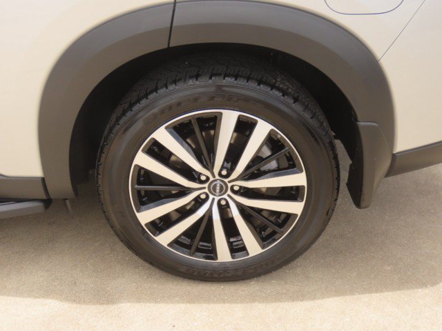 Used 2024 Nissan Pathfinder Platinum w/ Lighting Package (N93) FWD image 16