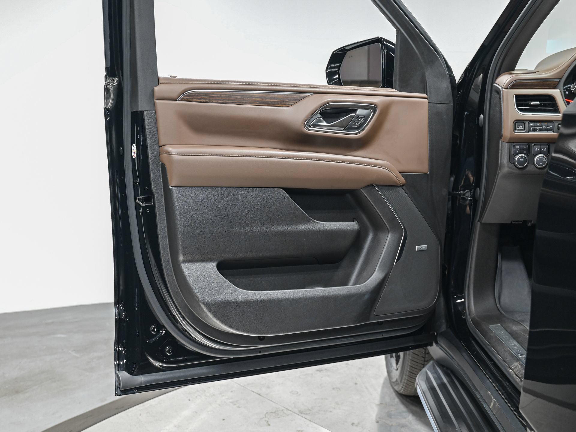 Used 2021 Chevrolet Tahoe High Country AWD/4WD image 12