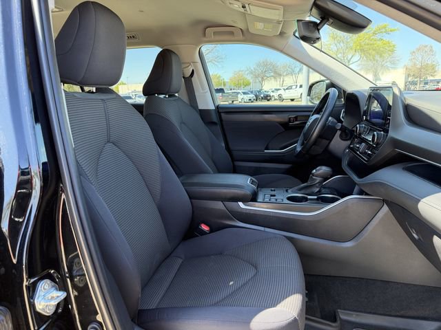 Used 2023 Toyota Highlander LE image 28