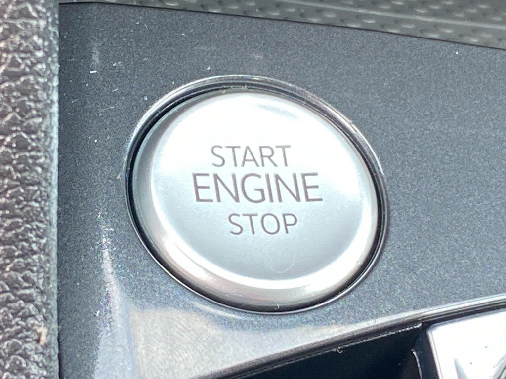 Used 2022 Volkswagen Tiguan SE R-Line image 19