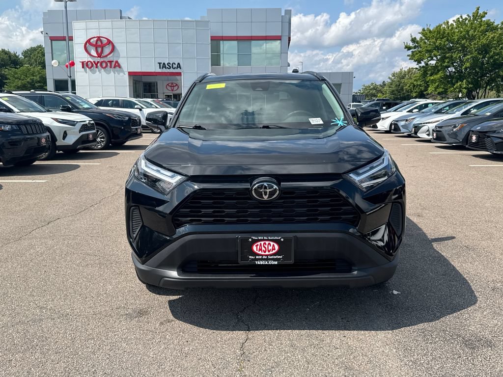Used 2025 Toyota RAV4 XLE AWD/4WD image 2