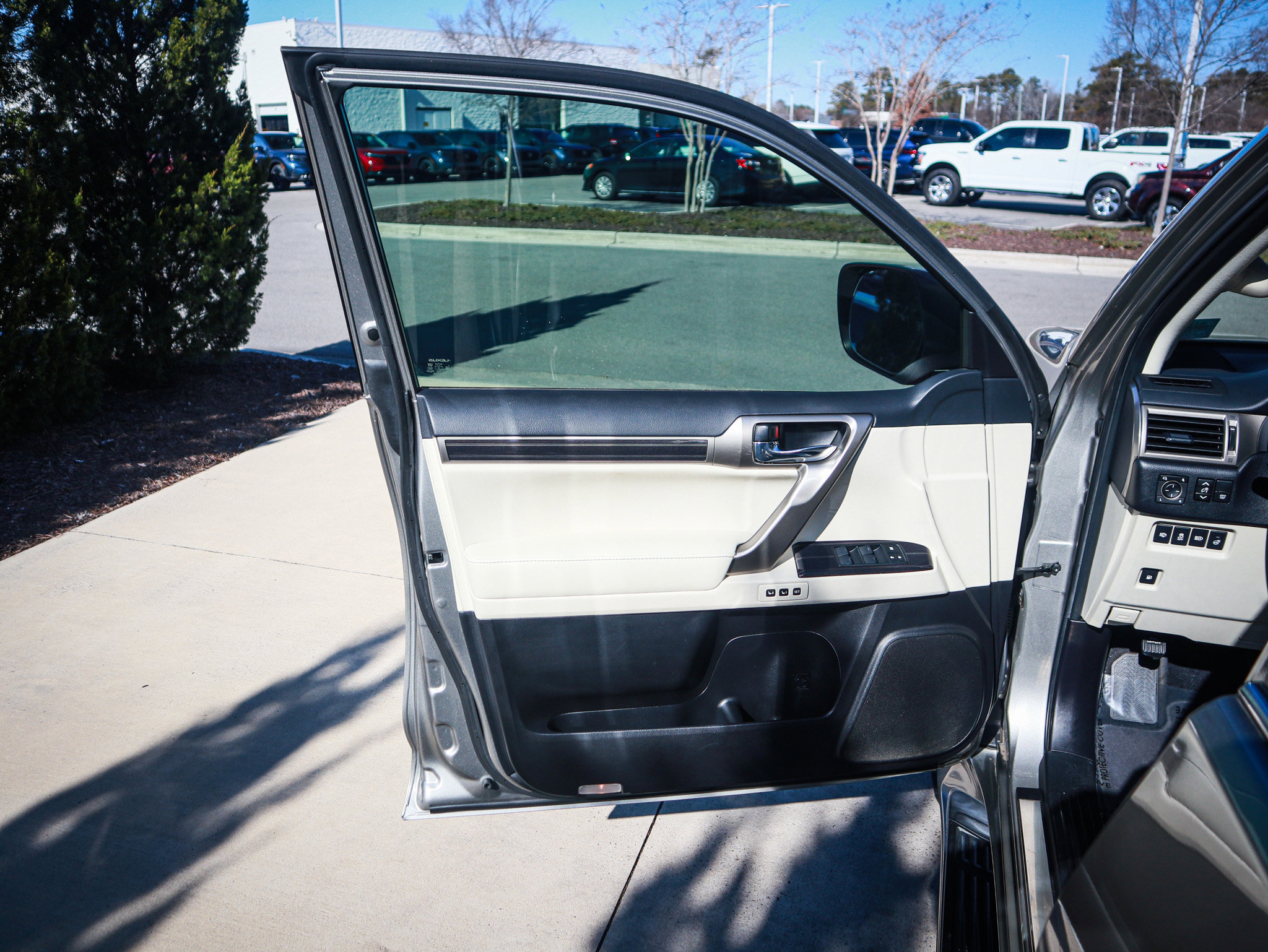 Used 2020 Lexus GX 460 Luxury w/ Accessory Package AWD/4WD image 57
