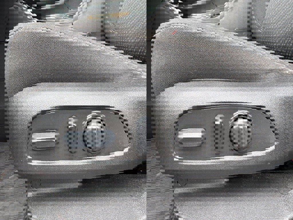 Used 2023 GMC Acadia SLE w/ Driver Convenience Package image 18