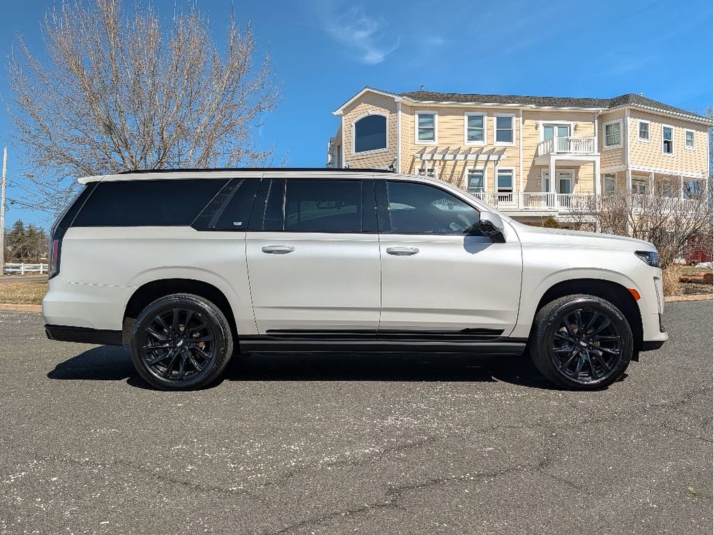 Used 2022 Cadillac Escalade ESV Sport Platinum w/ LPO, ONYX Package image 4