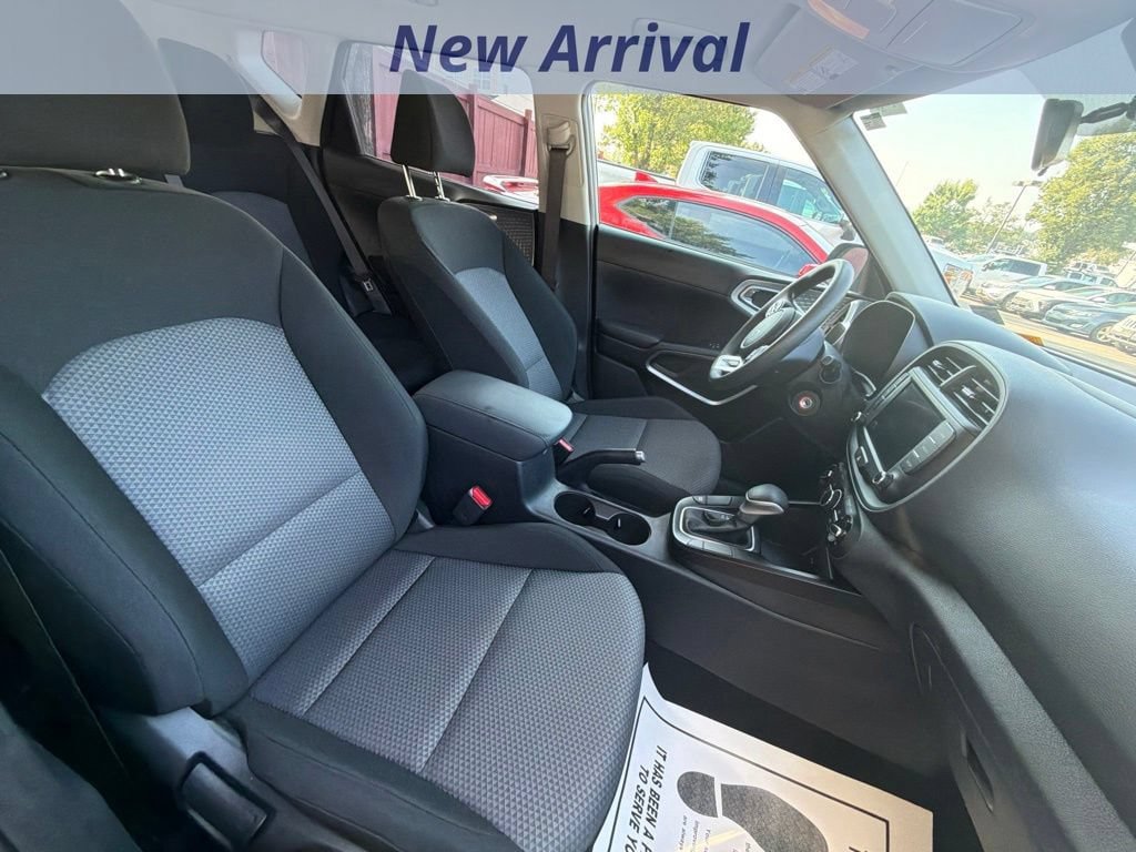 Used 2025 Kia Soul LX w/ LX Technology Package FWD image 6