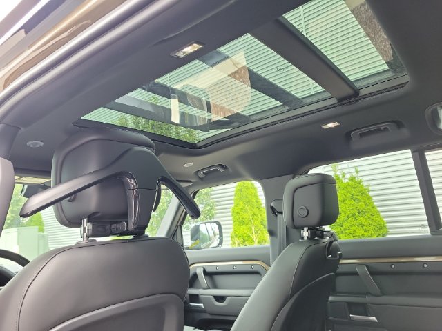 New 2026 Land Rover Defender 110 X-Dynamic SE AWD/4WD image 10