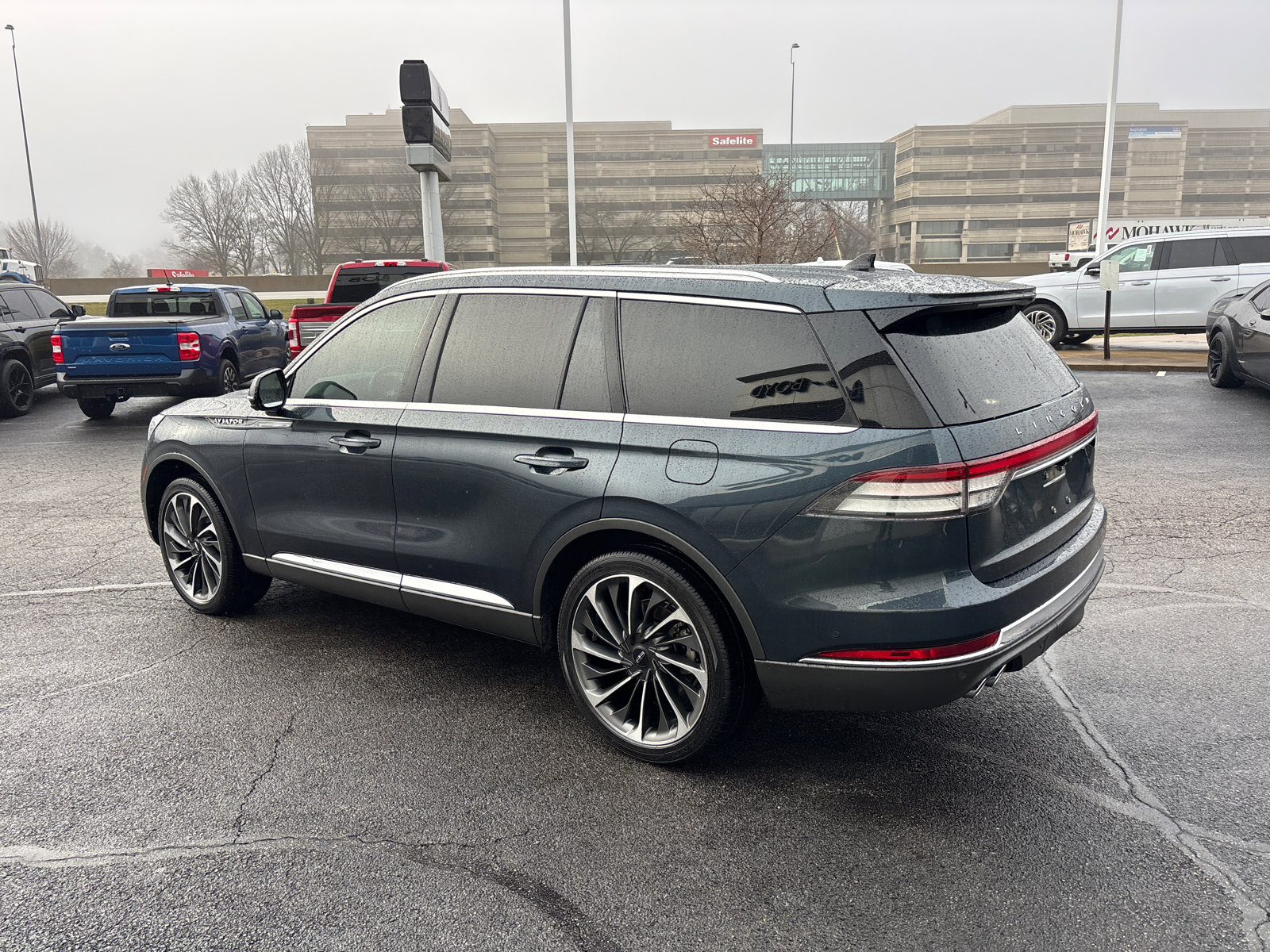 Certified 2023 Lincoln Aviator Reserve w/ Equipment Group 201A image 5