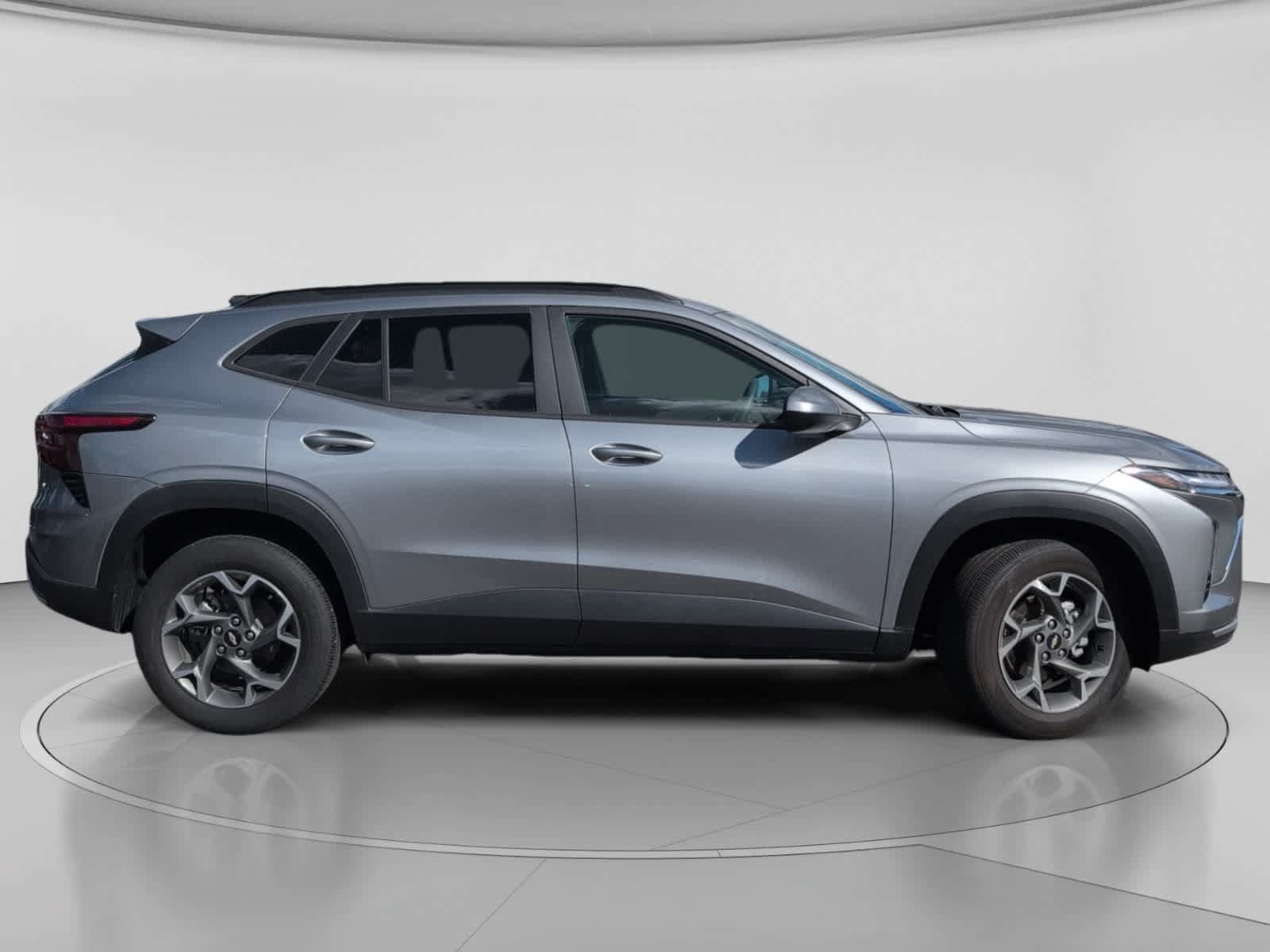 Used 2025 Chevrolet Trax LT FWD image 8