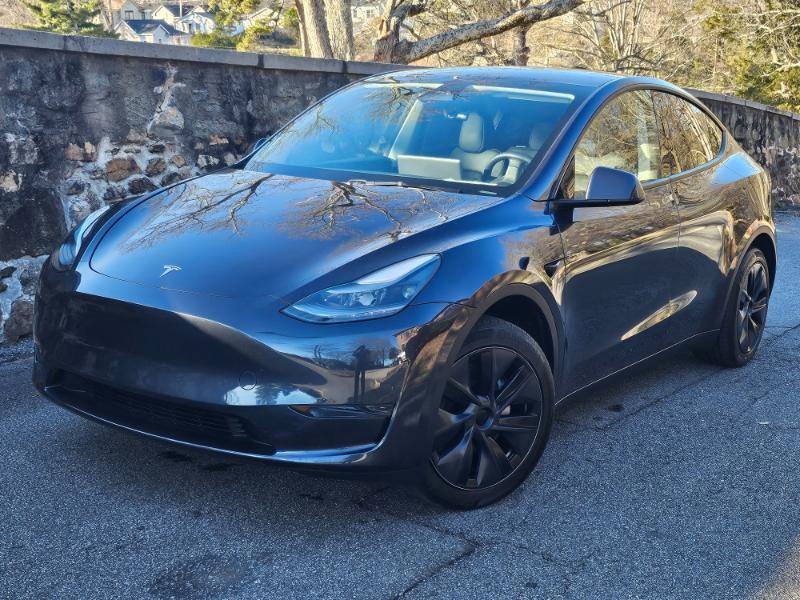 Used 2024 Tesla Model Y Long Range RWD image 2