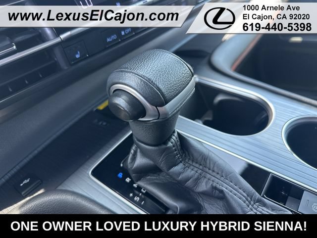 Used 2021 Toyota Sienna XSE w/ XSE Plus Package FWD image 32