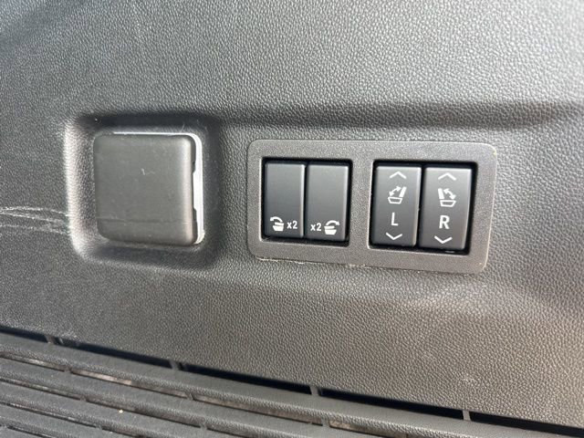 Certified 2025 Chevrolet Suburban Premier image 28