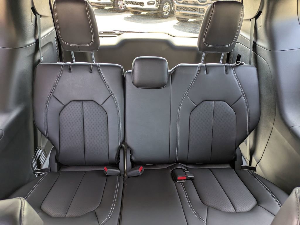 New 2026 Chrysler Pacifica Select image 33