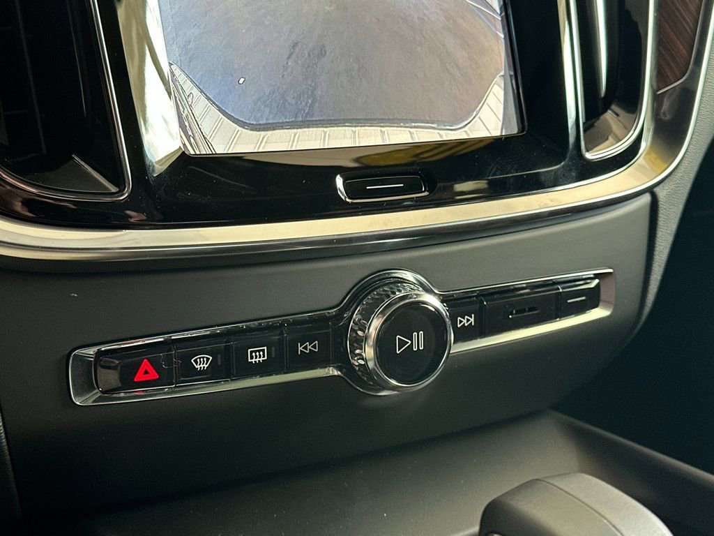 New 2026 Volvo V60 B5 Cross Country Plus w/ Climate Package image 20