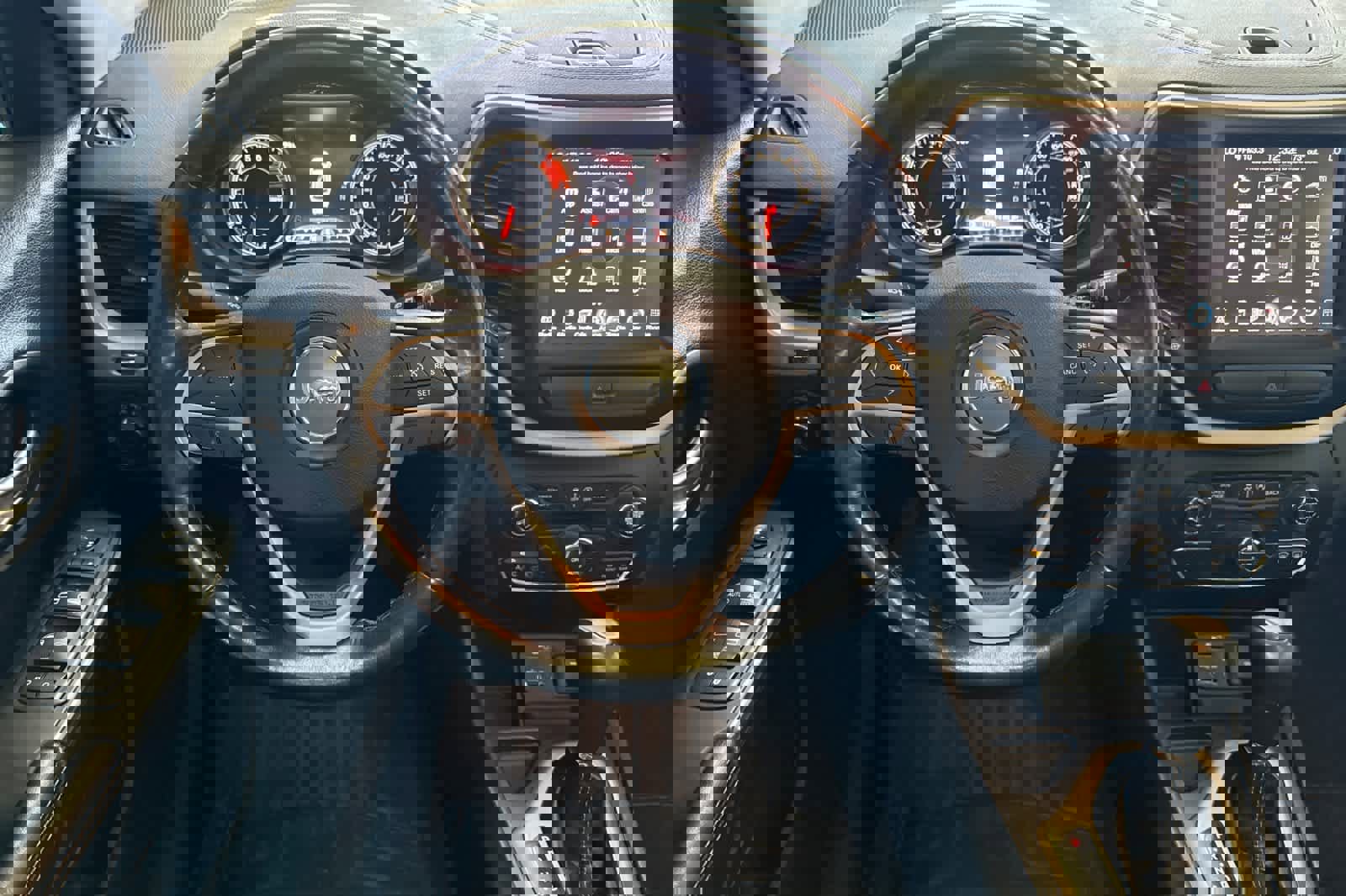 Used 2016 Jeep Cherokee Limited image 14