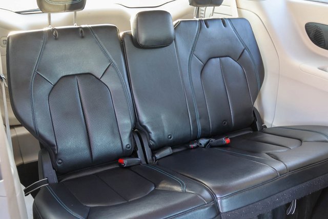 Used 2021 Chrysler Pacifica Touring-L image 19