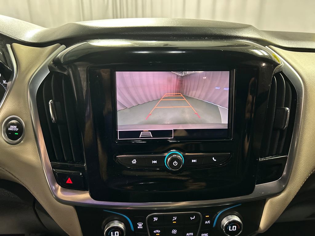 Used 2022 Chevrolet Traverse LS FWD image 17